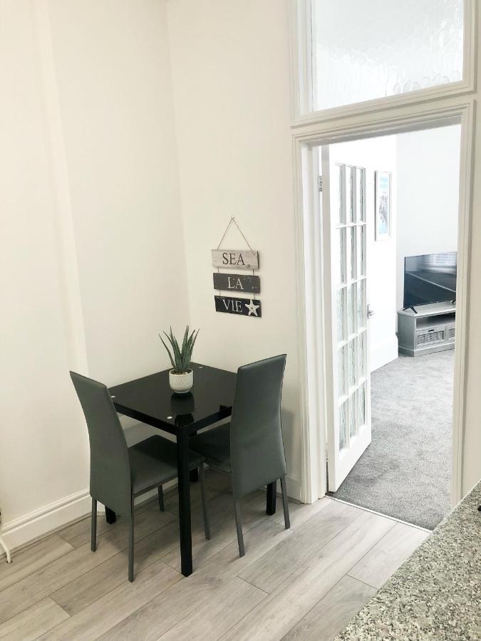 Southside Street Apartments 普里茅斯 外观 照片